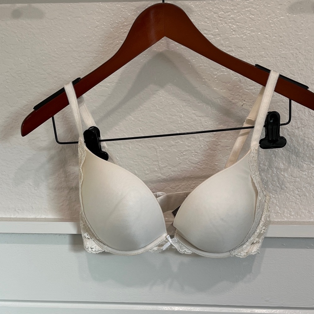 Victoria’s Secret White Lace Trim Bra